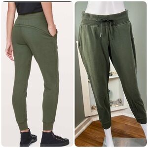 Lululemon Athletica Size 8 Warm Down Camo Green Jogger II Sweat Pants Joggers